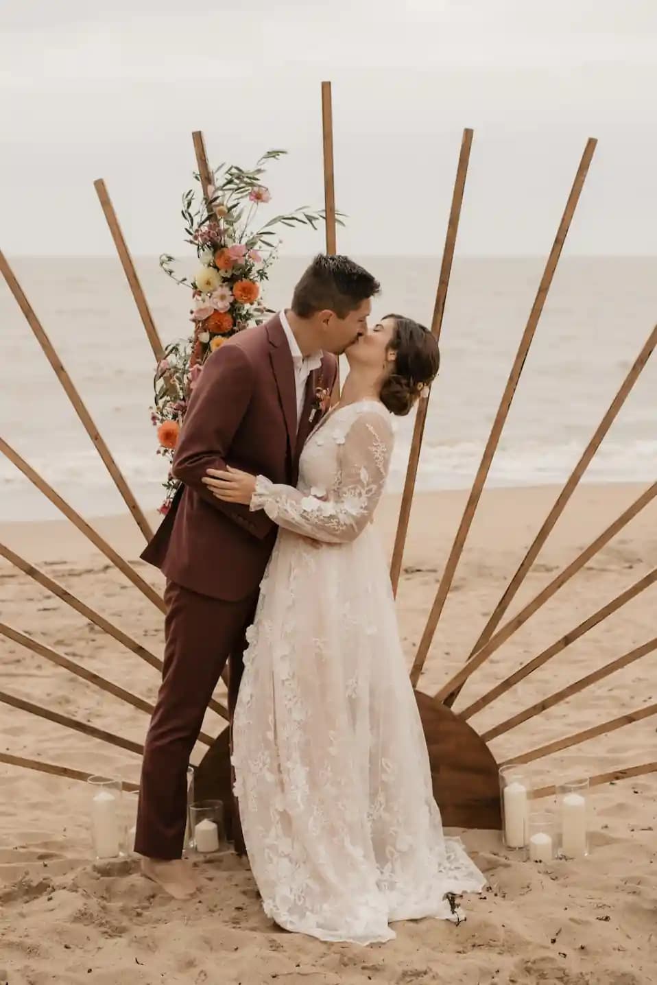 Les voeux des mariés lors d’un elopement à la plage