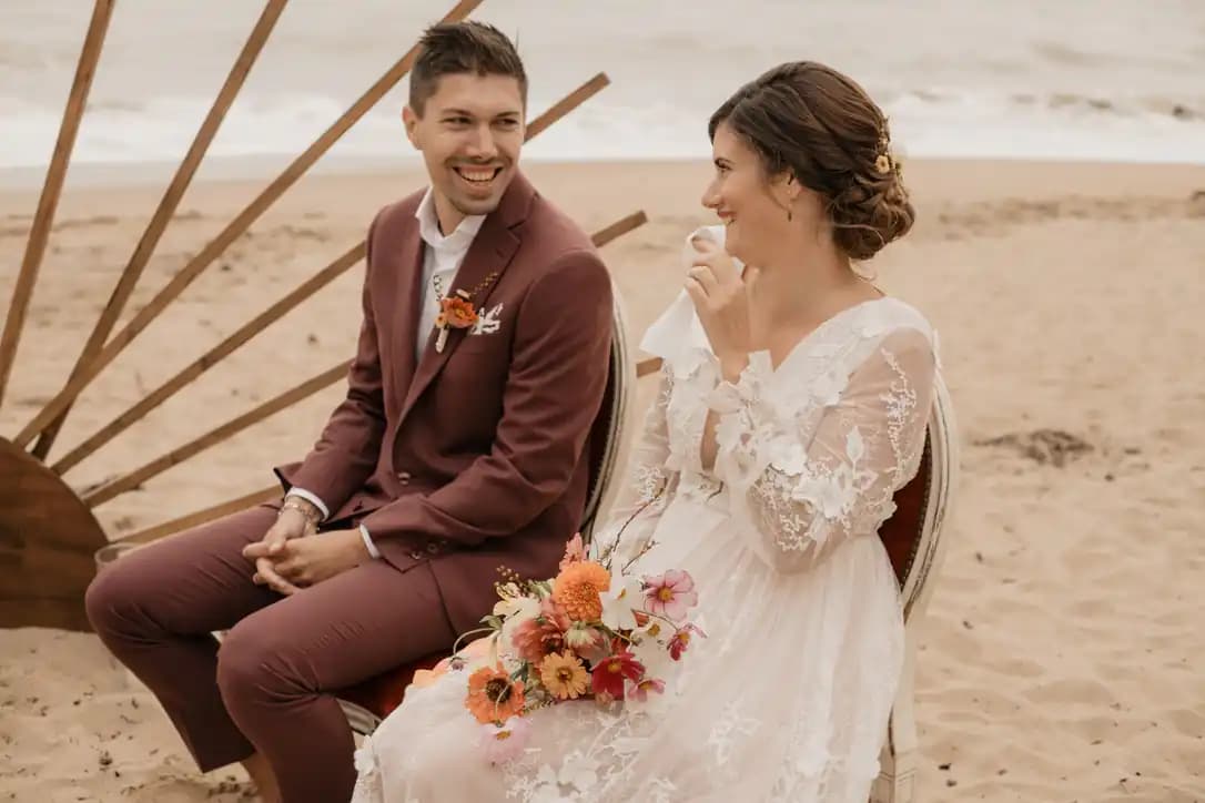 Les voeux des mariés lors d’un elopement à la plage