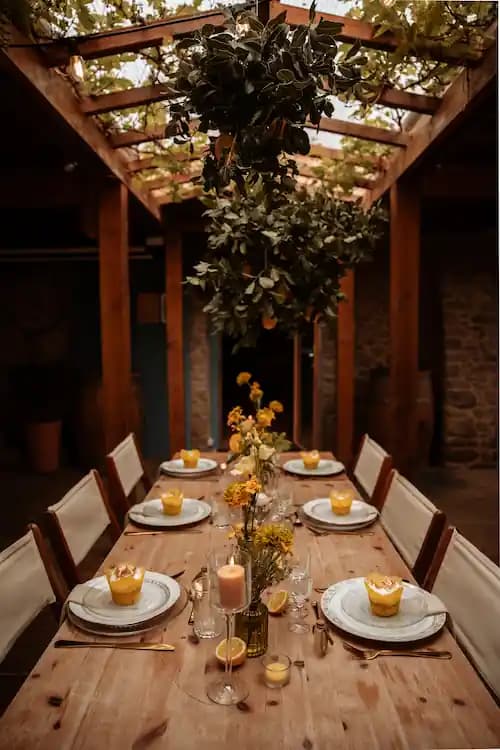 Salle de réception décorée